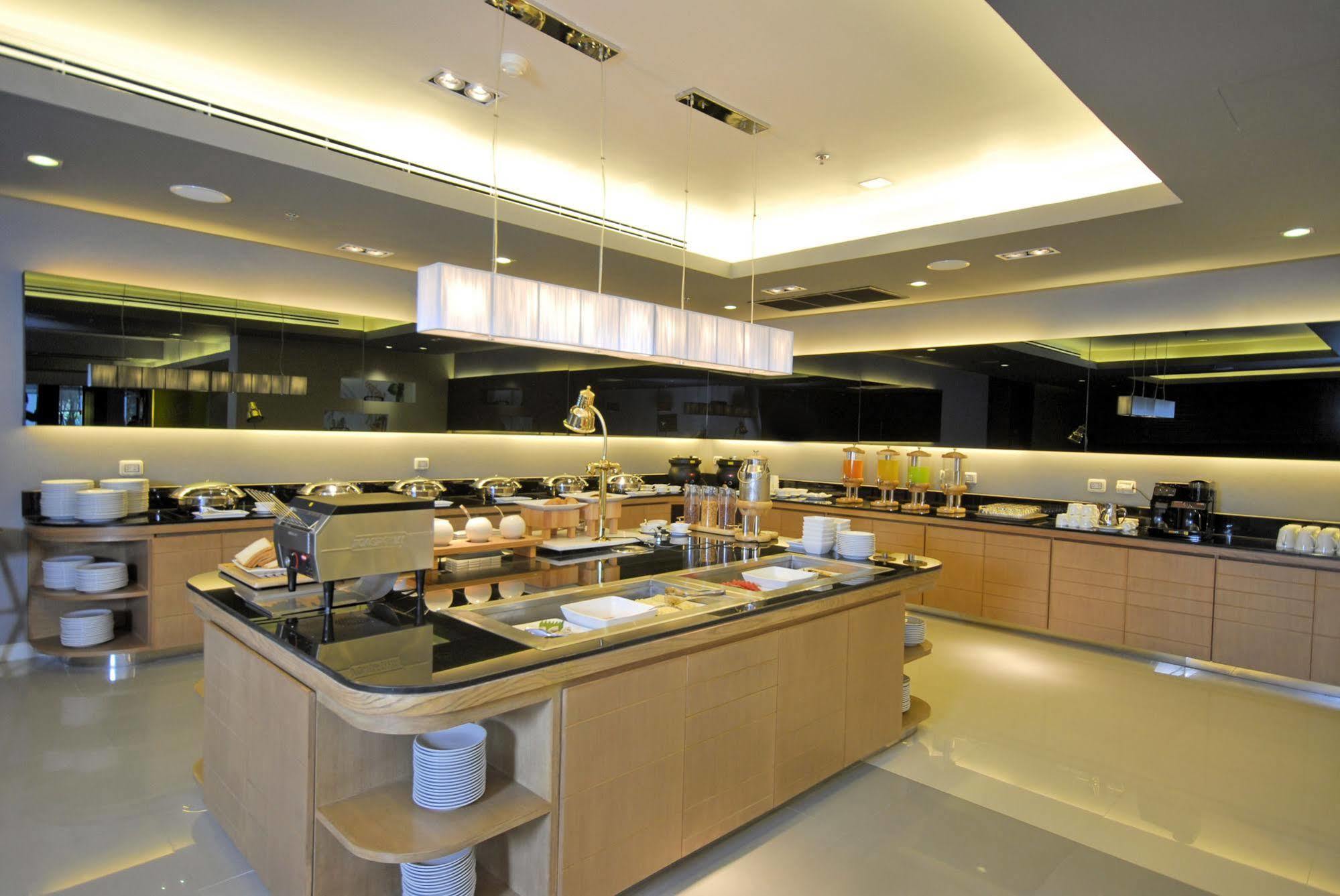 Ibis Bangkok Sukhumvit 4 Hotel Exterior photo