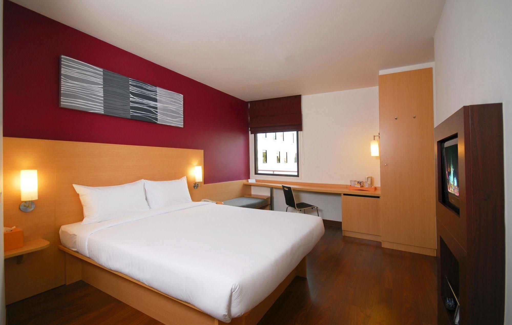 Ibis Bangkok Sukhumvit 4 Hotel Exterior photo